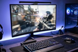 Игровое рабочее место с монитором, клавиатурой и мышью для CS2
